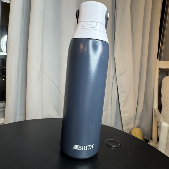 Brita Premium Filtering Water Bottle with‎ Filter Straw 20 oz Gray - Picture 1 of 8